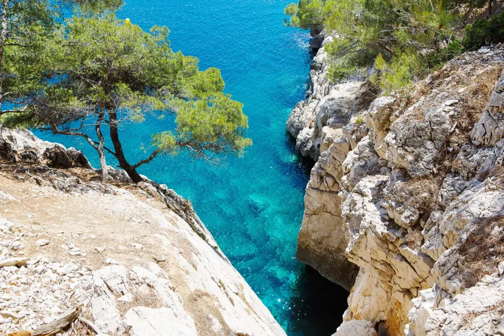 Climbing in Calanques National Park à Marseille
